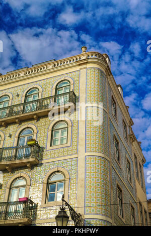 Klassik Apartment Gebäude Außenfassade in Lissabon, Portugal Stockfoto