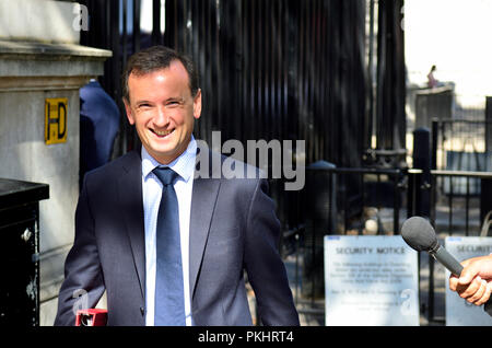 Alun Cairns MP (Con; Staatssekretär für Wales) Verlassen der Downing Street nach einer 3-stündigen Kabinettssitzung zu diskutieren Brexit - 13. Sept 2018, London. Stockfoto