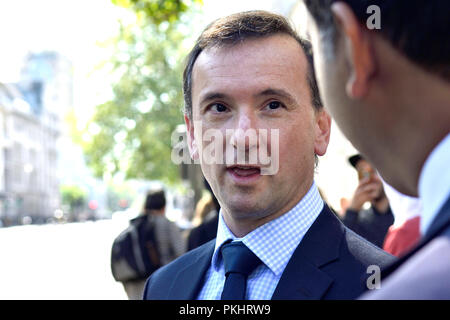 Alun Cairns MP (Con; Staatssekretär für Wales) Verlassen der Downing Street nach einer 3-stündigen Kabinettssitzung zu diskutieren Brexit - 13. Sept 2018, London. Ich Stockfoto