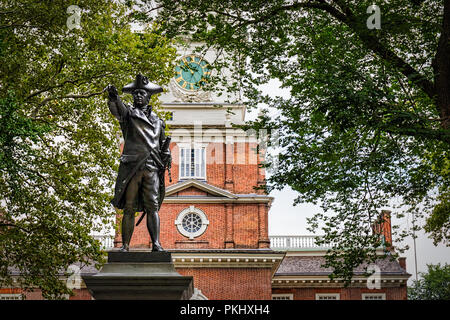 Die Rückseite der Independence Hall in Philadelphia, PA an einem bewölkten Sommertag. Stockfoto