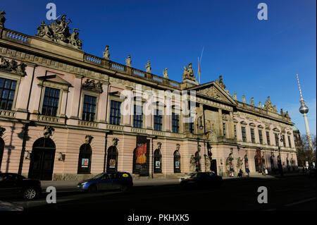 Deutschland. Berlin. Deutsches Historisches Museum 'Deutsches', Historisches Museum in der alten Arsenal "Zeughaus", gelegen zwischen 1695-1730 im barocken Stil erbaut. Hauptfassade. Stockfoto