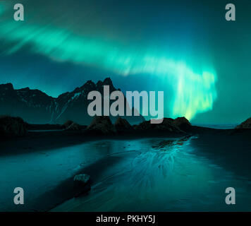 Northern Lights in Stokksnes/Vestrahorn, Island Stockfoto