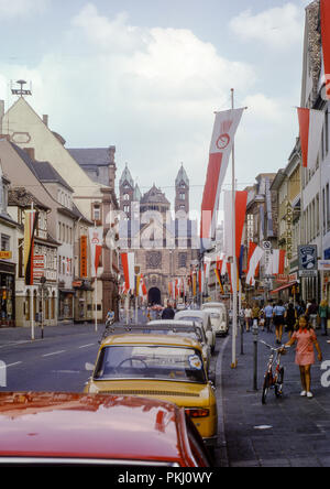 Dom zu Speyer als aus der Maximilianstraße gesehen. Im August 1973 übernommen. Stockfoto