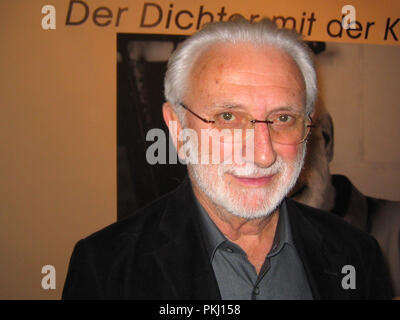 Lucien Clergue - Der Dichter mit der Kamera, eine Retrospektive im Kunst Haus Wien, Österreich 2007. Der Dichter mit der Kamera, eine Retrospektive im Kunst Haus Wien, Österreich 2007. Stockfoto