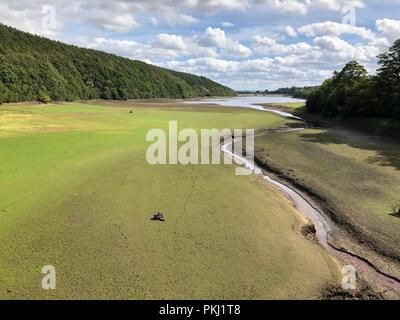 Leeds, England. 13. September 2018. Wasserstand niedrig bleiben bei Lindley Reservoir in der Washubrn Tal, außerhalb der Ballungsräume Leeds/Bradford nach einem heißen Sommer. Lindley ist nur einer von einer Reihe von Stauseen in der Washburn Tal, das Wasser zu größeren Orten und Städten in der Umgebung. credit David Hickes/Alamy Leben Nachrichten. Stockfoto