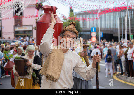 Parade der Madeira Wine Festival oder "Festa do Vinho Madeira" in Estreito de Camara de Lobos, Madeira Island, Portugal, September 2018. Stockfoto