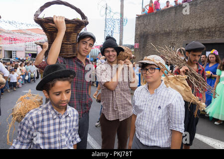 Parade der Madeira Wine Festival oder "Festa do Vinho Madeira" in Estreito de Camara de Lobos, Madeira Island, Portugal, September 2018. Stockfoto