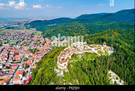 Luftaufnahme von Rasnov Fortress in Rumänien Stockfoto