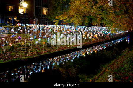 Die Flügel der Lichtinstallation an der Glow Lightfestival Stadt in Eindhoven (Holland, 10/11/2013) Stockfoto