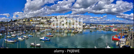 De - Devon: Panoramablick auf den Hafen von Brixham und die Stadt (HDR-Bild) Stockfoto