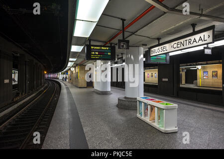 Zug Plattform in Brüssel Hauptbahnhof, Samstag, den 8. April 2017, Brüssel, Belgien. Stockfoto