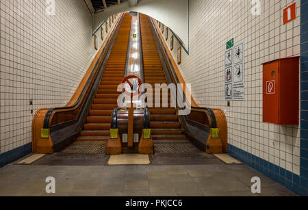 Hölzerne Rolltreppen in den Sint-Anna Fußgängertunnel, Mittwoch, 14. Juni 2017, Antwerpen, Belgien. Stockfoto