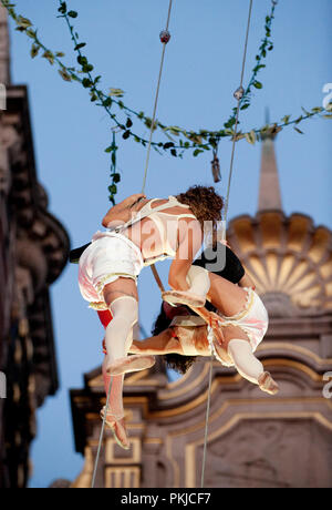 Argentinische Street Theatre Company Voala an der Löwen in der Inszenierung Festival auf der Ladeuzeplein (Belgien, 20/01/2010) Stockfoto