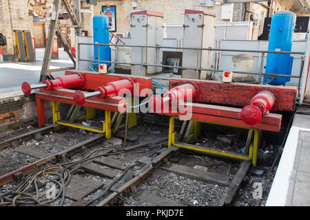 Puffer im Bahnhof Crewe, Cheshire, UK. Stockfoto