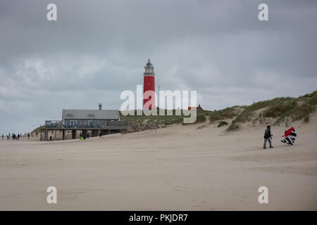 Leuchtturm und den Kite an den Sandstränden von Texel Stockfoto