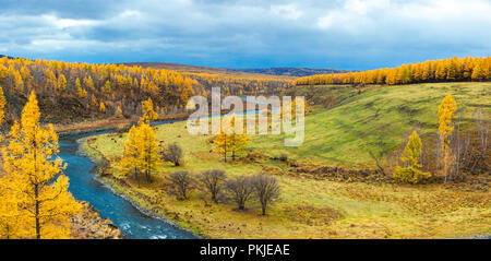 Die innere Mongolei erstreckt sich über den gefrorenen Fluss Stockfoto