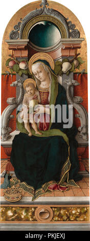 Madonna mit Kind auf dem Thron mit Geber. Stand: 1470. Abmessungen: bemalte Fläche: 125,3 x 50,7 cm (49 5/16 x 19 15/16 in.) Insgesamt (einschließlich unbemalt Margins): 129,5 x 54,4 cm (51 x 21 7/16 in.) gerahmt: 185,4 x 91,8 x 7,9 cm (73 x 36 1/8 x 3 1/8 in.). Medium: Tempera auf Pappel Panel. Museum: Nationalgalerie, Washington DC. Autor: Carlo Crivelli. Stockfoto