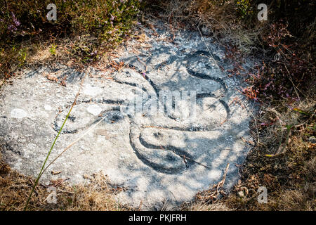 Die Swastika Stein auf Ilkley Moor, West Yorkshire, England, Großbritannien gelegen Stockfoto