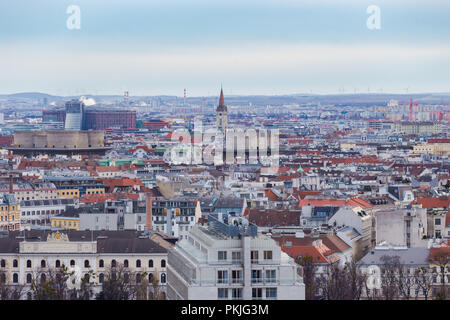 Wien, Österreich, 2. Januar 2018. Blick von der Aussichtsplattform Stephansdom Domkirche St. Stephan auf die Architektur der Stadt cent Stockfoto