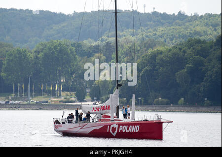 Ich liebe Polen, Volvo Open 70 Racing Yacht Klasse, Eigentum der polnischen Nationalen Stiftung, in Gdynia, Polen. September 2018 Boutique-shop © wojciech Strozyk/A Stockfoto