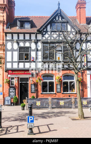 Chester, England - 16. August 2016: Der Shropshire Arme Öffentliche Häuser. Der Pub ist auf Northgate Street entfernt. Stockfoto