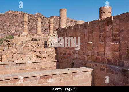 Römische Ruinen in der Kolonnade Straße. Petra, Jordanien Stockfoto