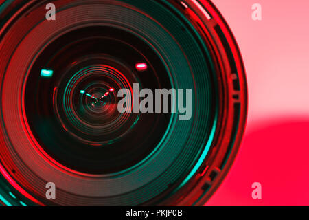 Vor der Kamera und Licht Schatten Farbe aus zwei Flash. Stockfoto