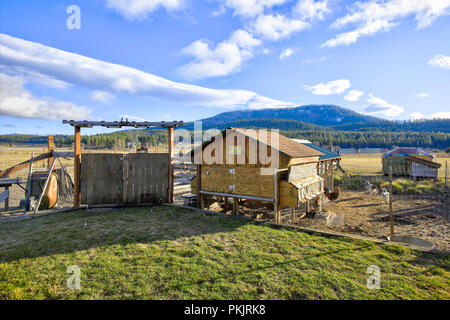 Schöne Ranch Haus im Tal. Northwest, USA Stockfoto