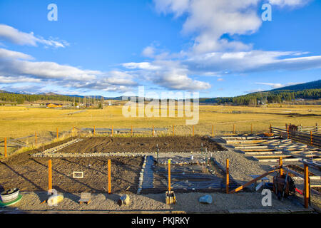 Schöne Ranch Haus im Tal. Northwest, USA Stockfoto