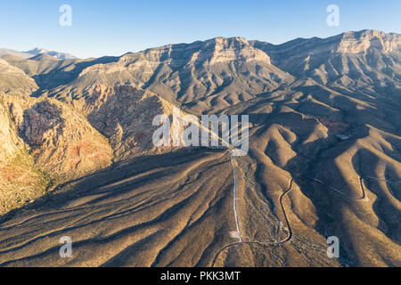 Frühe Licht auf die massive geologische Formationen in der Red Rock Canyon National Conservation Area, liegt etwas außerhalb von Las Vegas, NV. Stockfoto
