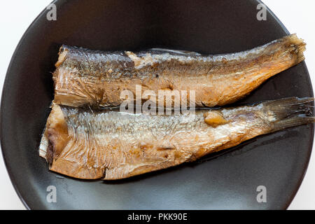 Sardinen (aka Sardinen), mariniert in Olivenöl auf Teller - USA Stockfoto