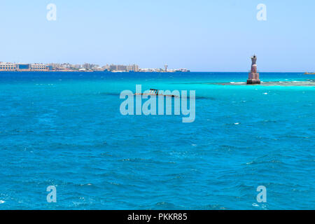 Schiffbruch auf den Ozean in Ägypten, türkisfarbenes Wasser, Schiffswrack vor Hurghada Stockfoto