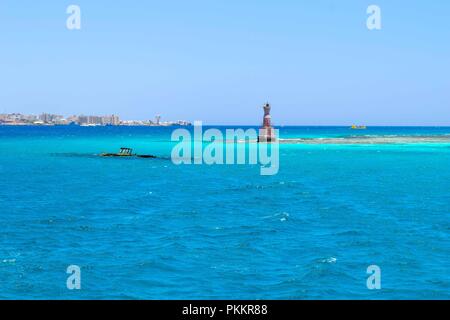 Schiffbruch auf den Ozean in Ägypten, türkisfarbenes Wasser, Schiffswrack vor Hurghada Stockfoto