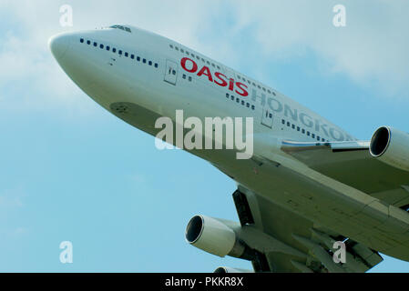 Oasis Hong Kong Airlines Boeing 747 Jet-Flugzeug. Fluggesellschaft. Jumbo-Jet-Flugzeuge fliegen in Biggin Hill, Kent, Großbritannien Stockfoto