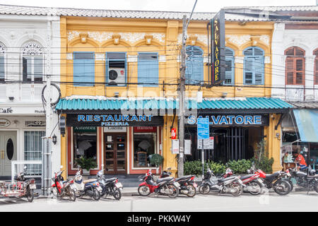 Die Stadt Phuket, Thailand - 6. August 2018: Salvatore Restaurant, ratsada Straße. Dies ist ein bekanntes italienisches Restaurant. Stockfoto