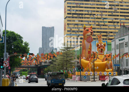 Singapur - 08 Februar 2018: Die festlichen chinesischen Neue Jahr Dekorationen auf den Straßen von Chinatown Stockfoto