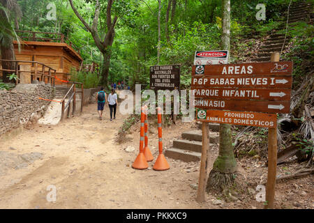 El Avila Nationalpark, mit Richtungen Bereiche: park Guard station Sabas nieves 1, Kinderspielplatz, Fitnessraum, verboten, Haustiere, National Park. Stockfoto