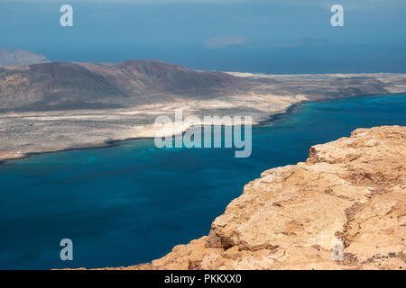 Blick auf die Insel La Graciosa vom Mirador del Rio, Lanzarote Stockfoto