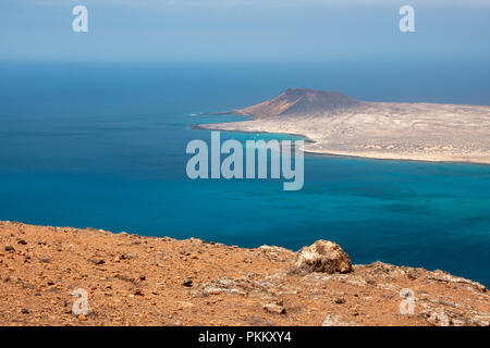 Blick auf die Insel La Graciosa vom Mirador del Rio, Lanzarote Stockfoto