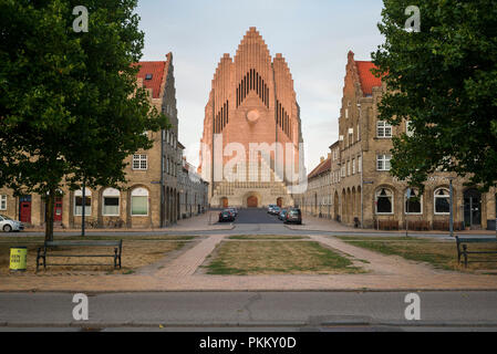 Kopenhagen. Dänemark. Grundtvigs Kirche und die umliegenden Häuser. Vom dänischen Architekten Peder Vilhelm Jensen Klint (1853-1930) 1913, in mir Gebaut Stockfoto