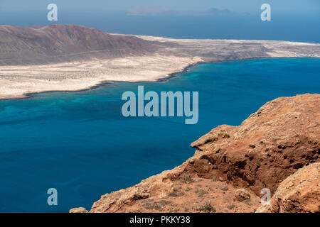 Blick auf die Insel La Graciosa vom Mirador del Rio, Lanzarote Stockfoto