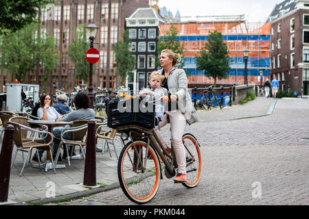 Bike Nutzung in Amsterdam hat um mehr als 40% in den letzten 20 Jahren gewachsen. Stockfoto