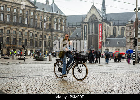 Bike Nutzung in Amsterdam hat um mehr als 40% in den letzten 20 Jahren gewachsen. Stockfoto