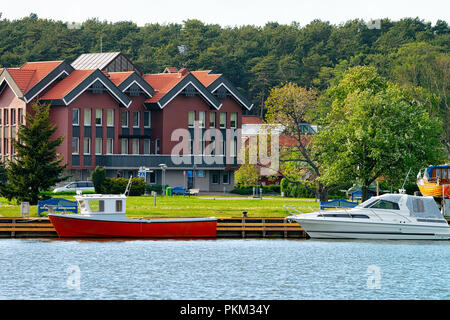 Schiffe in Nida Ferienort in der Nähe von Klaipeda Neringa auf der Ostsee vor der Kurischen Nehrung in Litauen. Stockfoto