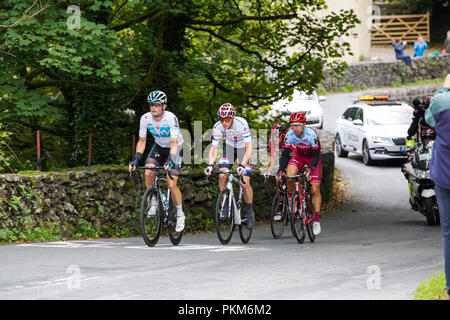 Die führende Gruppe in der Tour von Großbritannien Bike Race durch Clappersgate, Ambleside, Lake District, England. Stockfoto