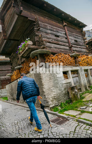 Hinterdorf. Der älteste Teil des Dorfes. Zermatt. Schweizer Alpen. Wallis. Die Schweiz. Europa. Stockfoto