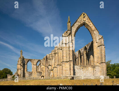 England, Yorkshire, Wharfedale, Bolton Abbey, Ruinen von 1154 Augustiner Kloster Stockfoto