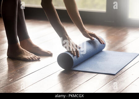 Eingedenk der Meditation oder Fitness Sitzung zu Hause Konzept Stockfoto