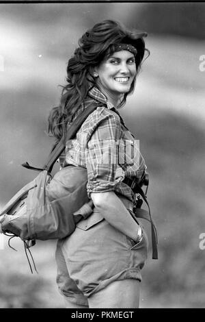 Ilkley Moor, Yorkshire, Großbritannien. 1. Oktober 1984. Bond Girl Caroline Munro in einem Schuß ab Herbst 1984 Modelle auf der Yorkshire's berühmten Ilkley Moor. Caroline gekennzeichnet in der Spion, der mich liebte, und im Kern der Erde und zahlreiche Scream Queen Filme. Stockfoto