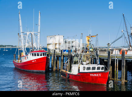 Kommerzielle Fischerboote angedockt an MacMillan Wharf, Provincetown, Cape Cod, Massachusetts, USA. Stockfoto